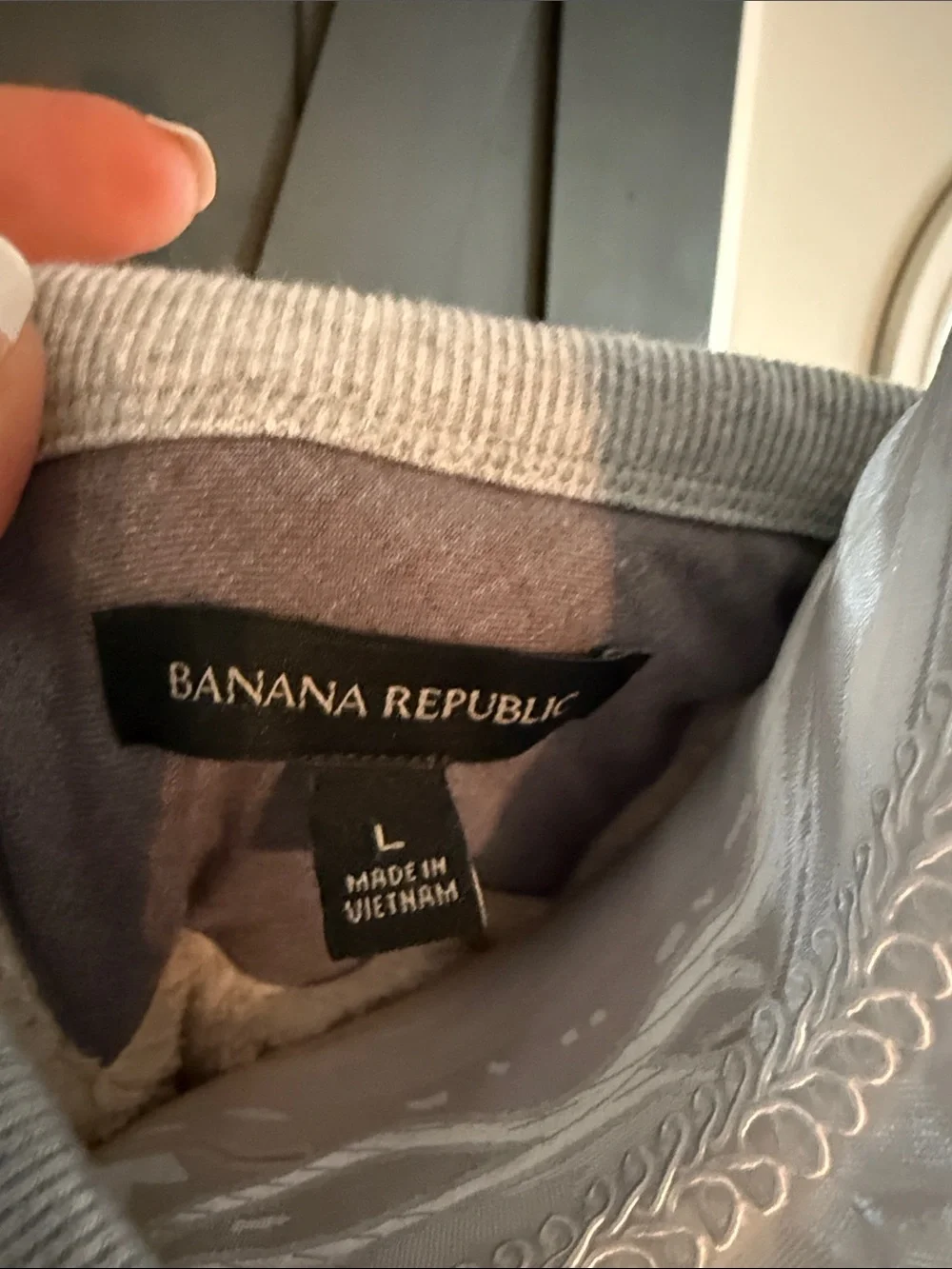 Banana Republic Fleece lined Gray Crewneck Sweatshirt with pockets